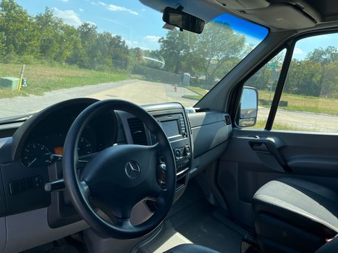 Used 2014 Mercedes-Benz Sprinter 2500 image 10