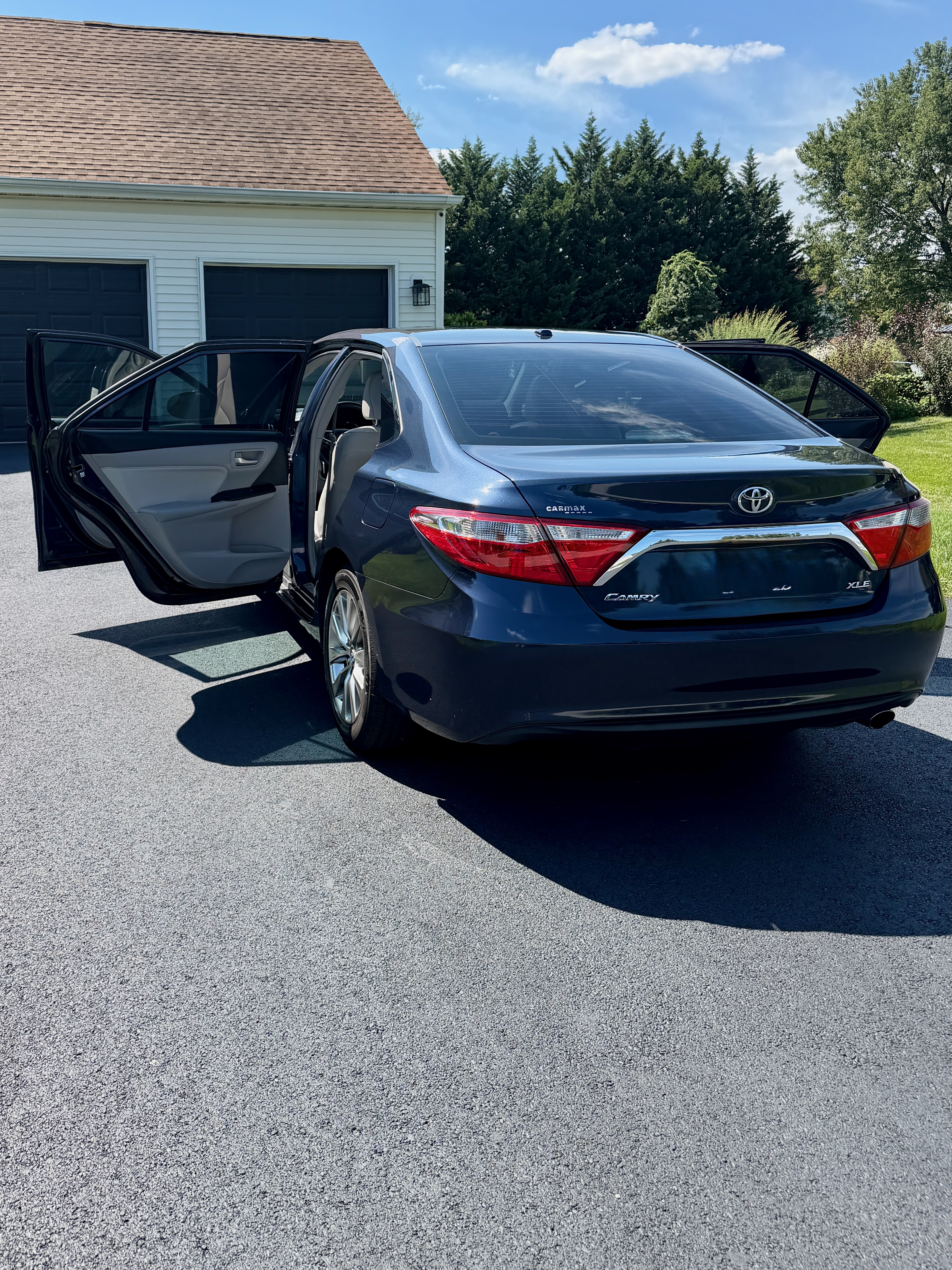Used 2016 Toyota Camry XLE w/ Moonroof Package FWD image 18