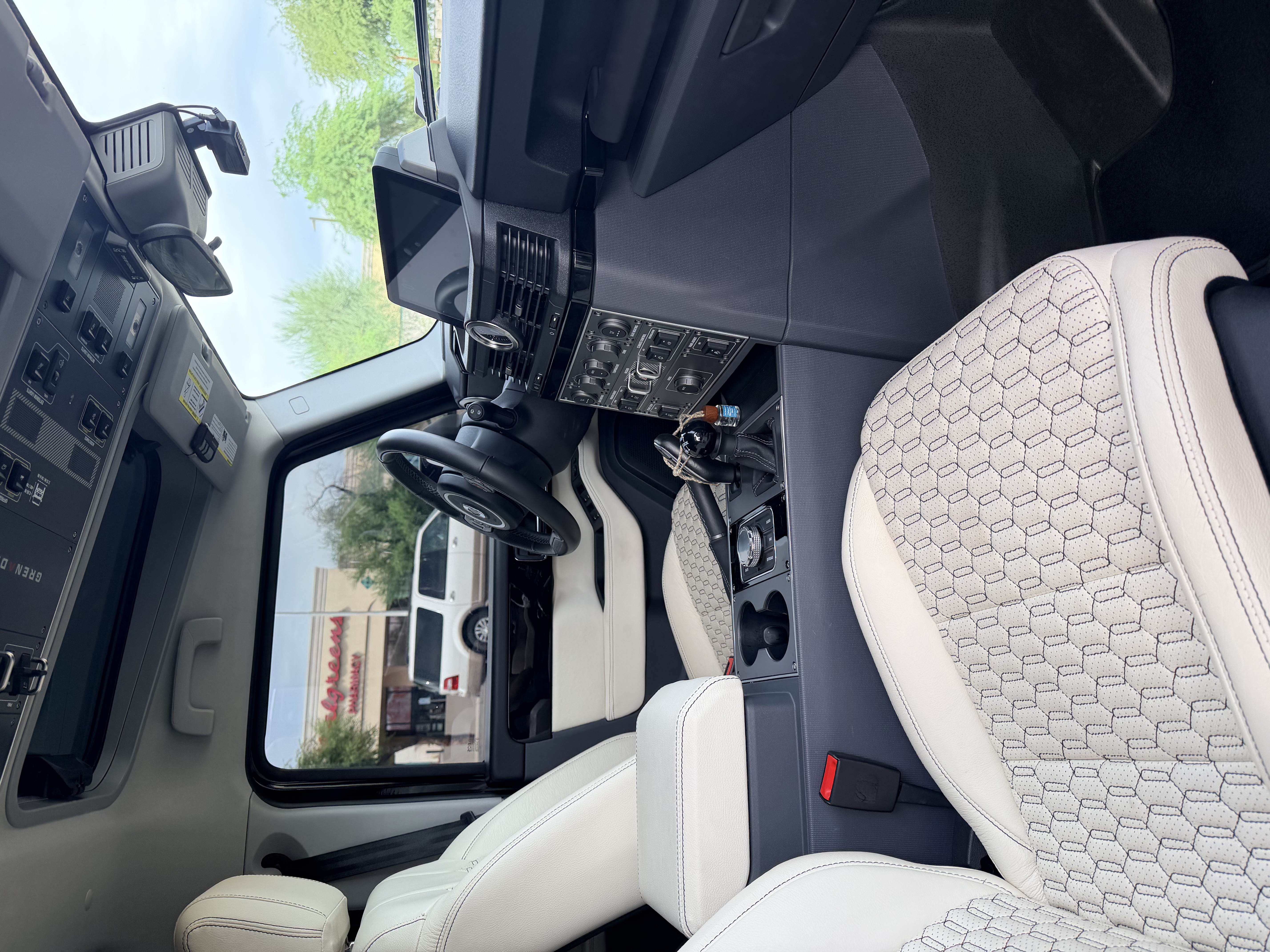 Used 2024 INEOS Grenadier Station Wagon AWD/4WD image 25