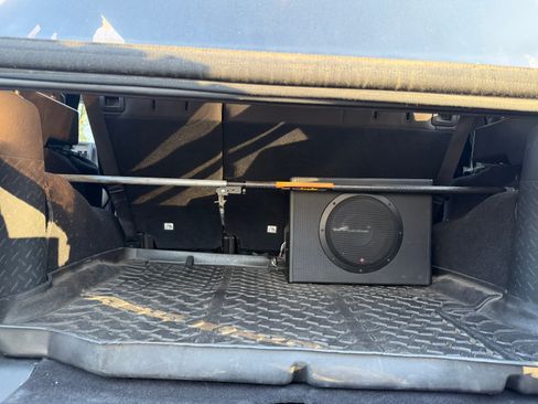 Used 2016 Jeep Wrangler Unlimited Sahara image 11