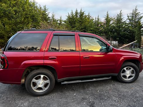Used 2008 Chevrolet TrailBlazer LT w/ Sun And Sound Package image 4