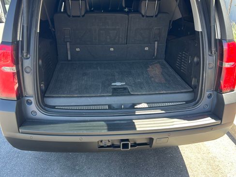 Used 2018 Chevrolet Suburban LT RWD image 6