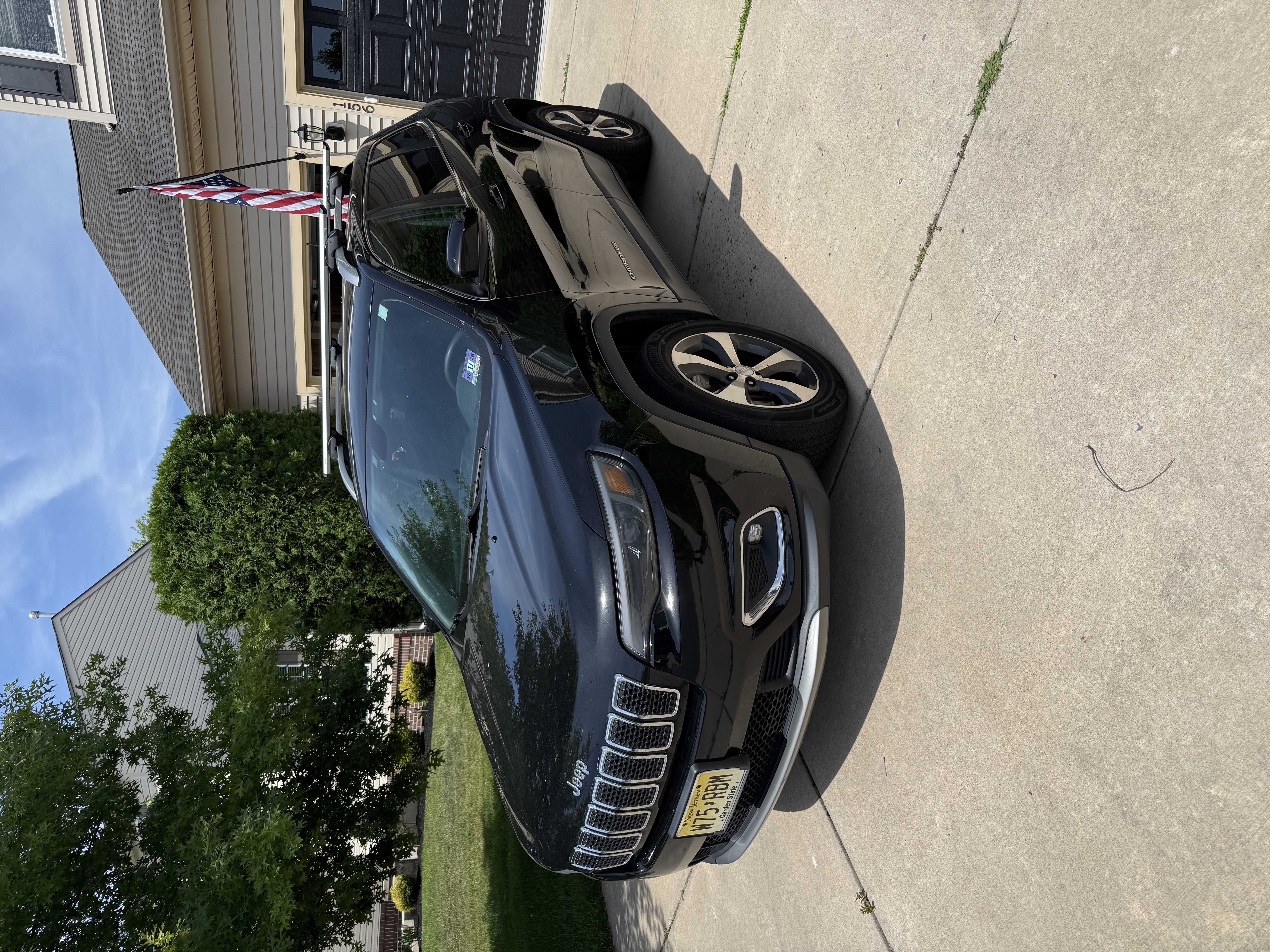 Used 2019 Jeep Cherokee Limited AWD/4WD image 1