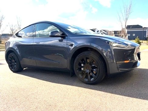 Used 2023 Tesla Model Y Long Range image 1