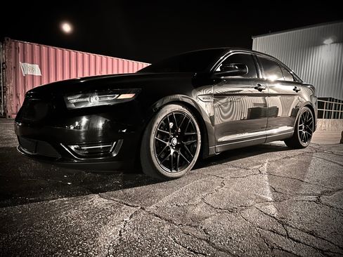 Used 2013 Ford Taurus SHO AWD/4WD image 5