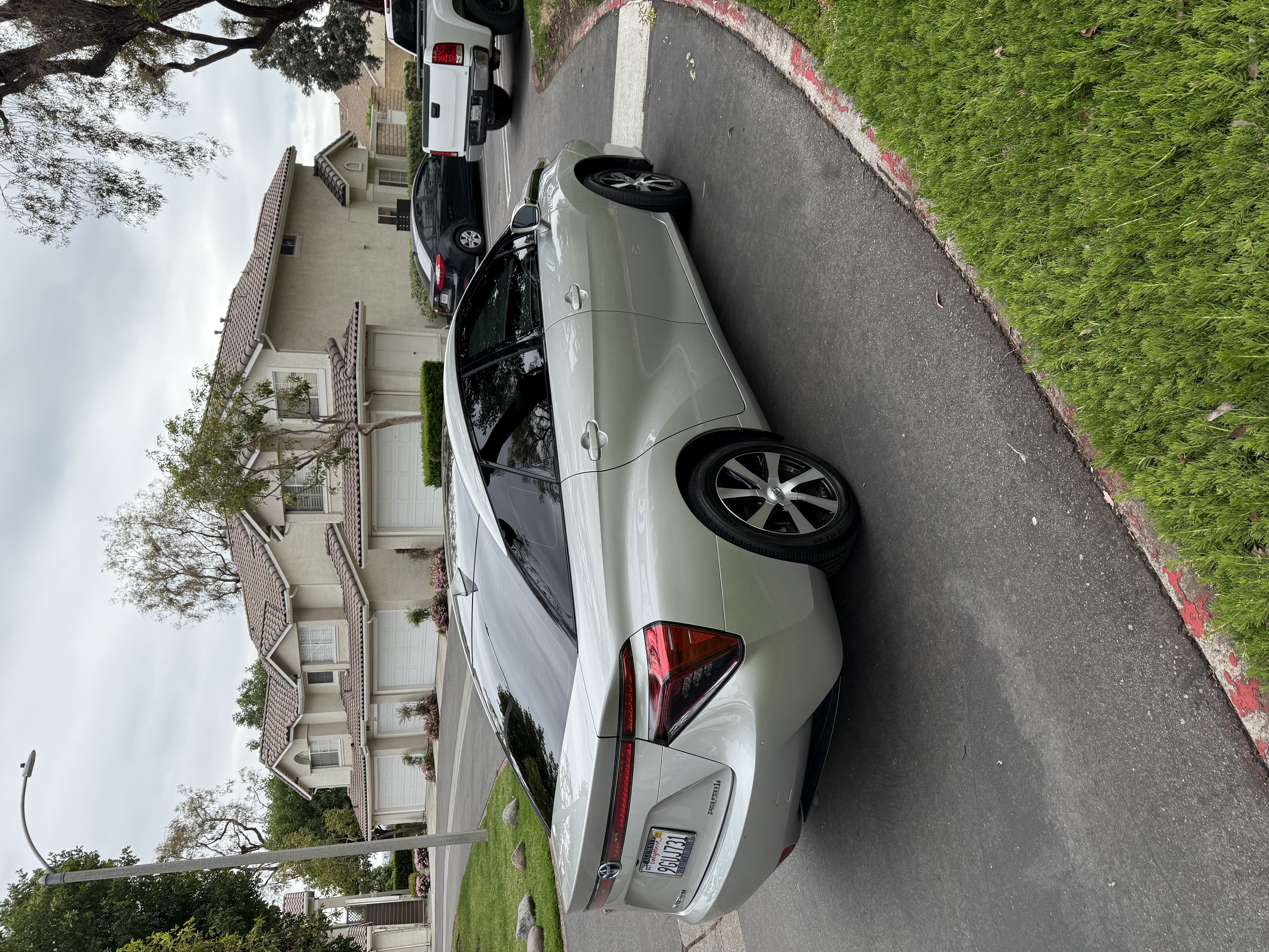 Used 2017 Toyota Mirai FWD image 2