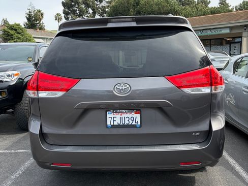 Used 2014 Toyota Sienna LE image 16