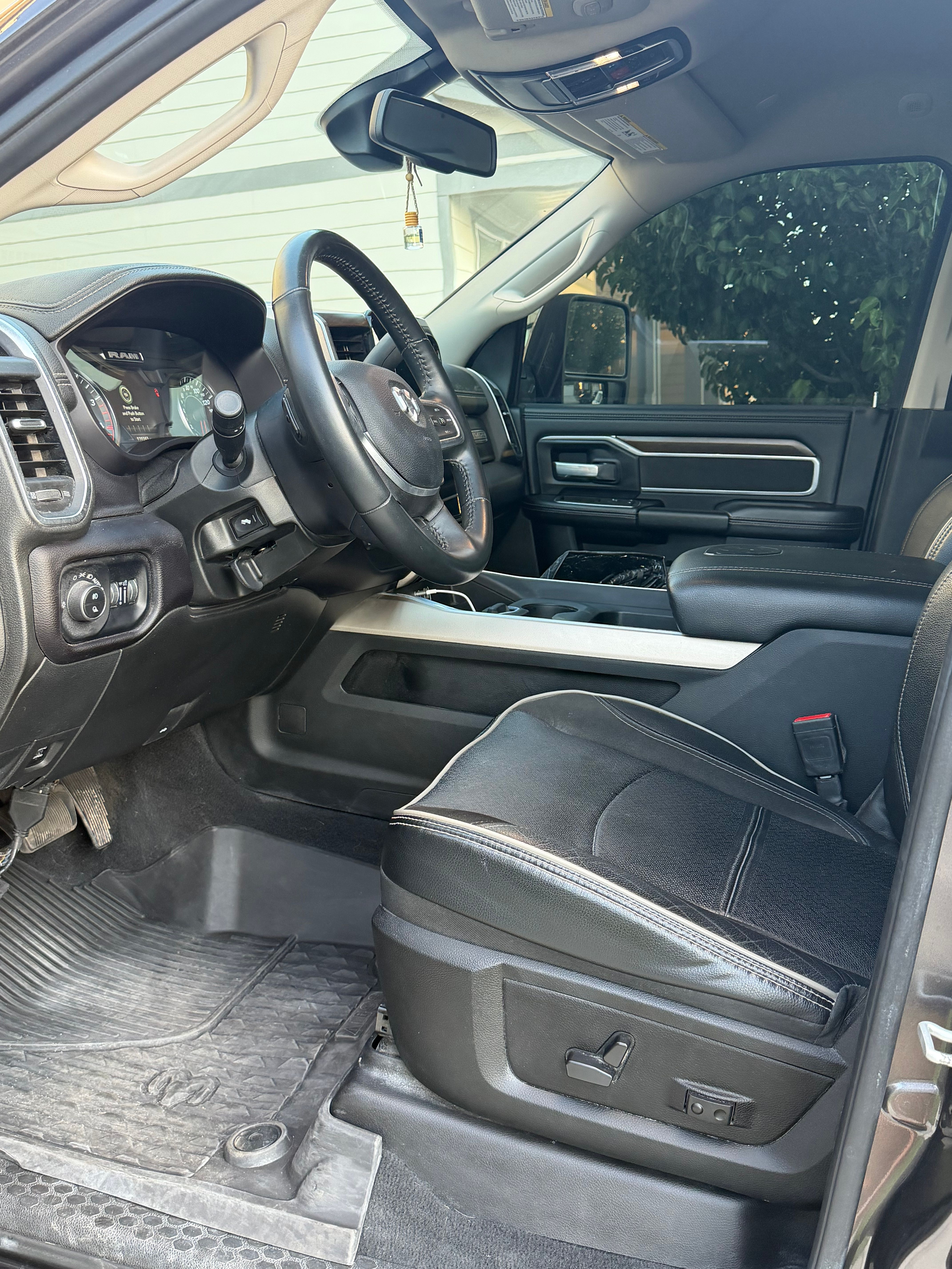 Used 2024 RAM 2500 Laramie AWD/4WD image 8