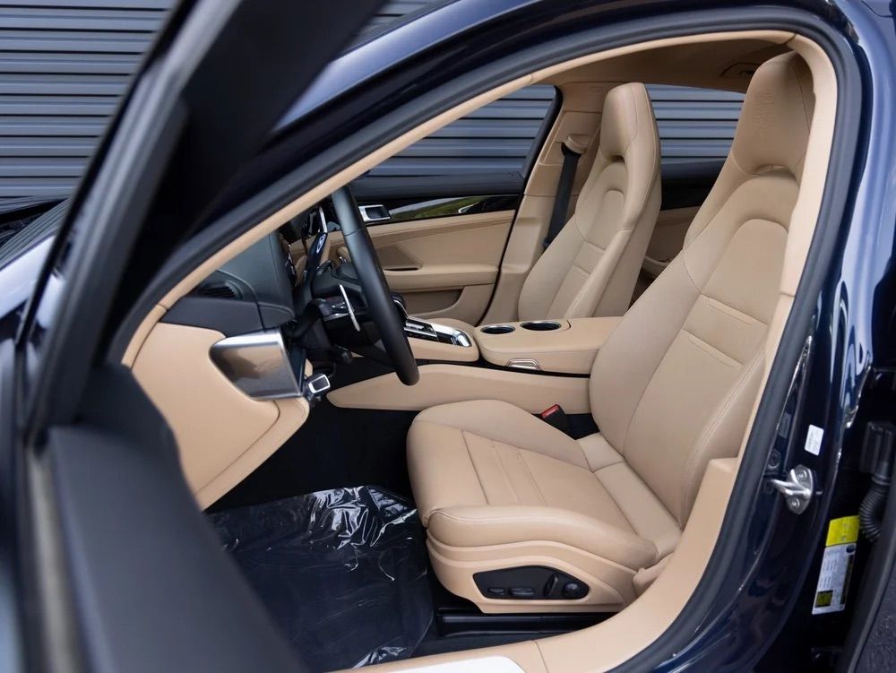 Used 2023 Porsche Panamera image 4