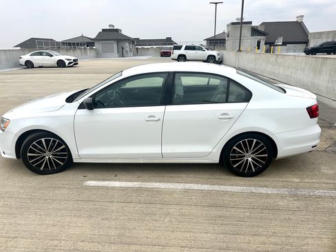 Used 2015 Volkswagen Jetta Sport image 1
