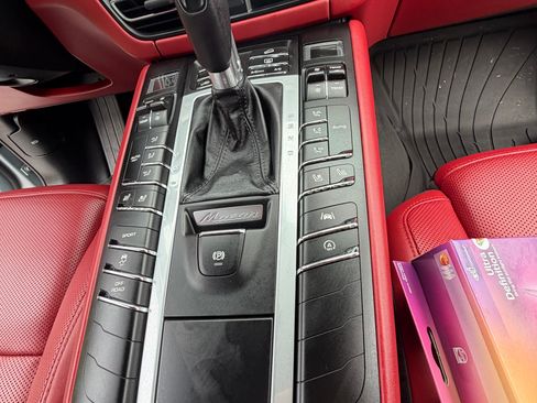 Used 2020 Porsche Macan AWD/4WD image 9