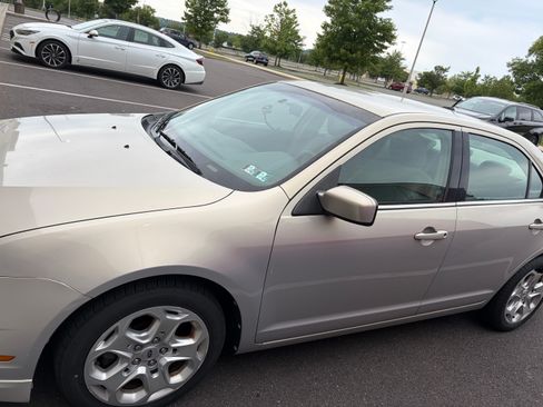 Used 2010 Ford Fusion SE FWD image 5