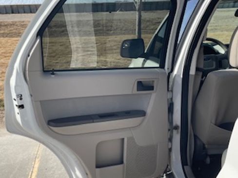 Used 2011 Ford Escape XLT w/ 202A Rapid Spec Order Code image 8