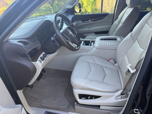 Used 2015 Cadillac Escalade Luxury AWD/4WD image 14