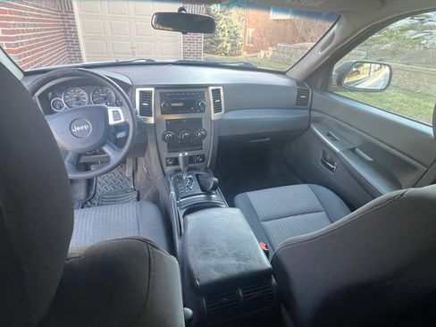 Used 2010 Jeep Grand Cherokee Laredo image 17