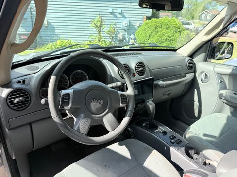 Used 2005 Jeep Liberty Limited AWD/4WD image 23