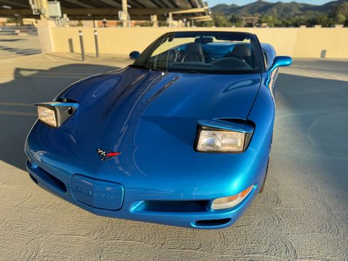 Used 1998 Chevrolet Corvette Convertible 2D image 11