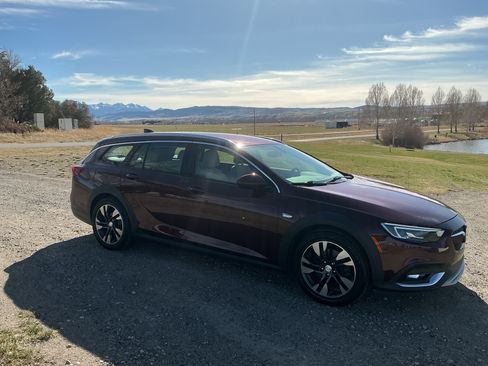 Used 2019 Buick Regal Preferred w/ Driver Confidence Package I image 4