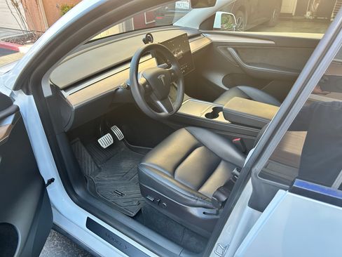 Used 2023 Tesla Model Y Performance AWD/4WD image 8