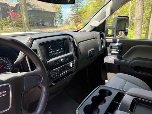 Used 2018 GMC Sierra 2500 4x4 Double Cab w/ Sierra Convenience Package image 11