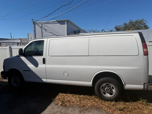 Used 2006 GMC Savana 2500 w/ Savana Pro Plus Package image 9