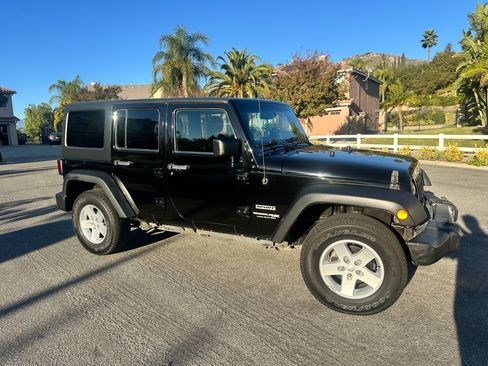 Used 2018 Jeep Wrangler Unlimited Sport S image 1