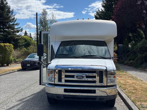 Used 2011 Ford E-350 and Econoline 350 Super Duty w/ Shuttle Bus Prep Pkg RWD image 11