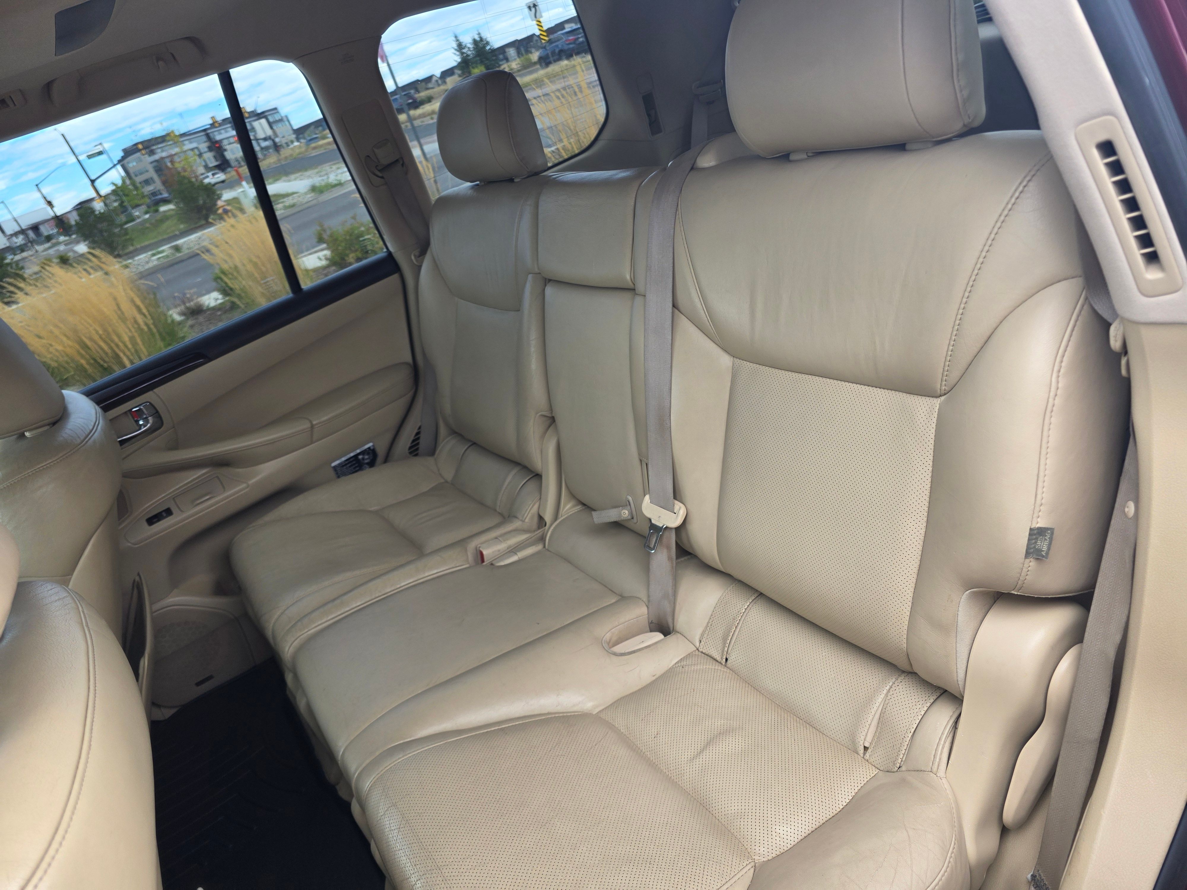 Used 2011 Lexus LX 570 4WD w/ Luxury Pkg image 22