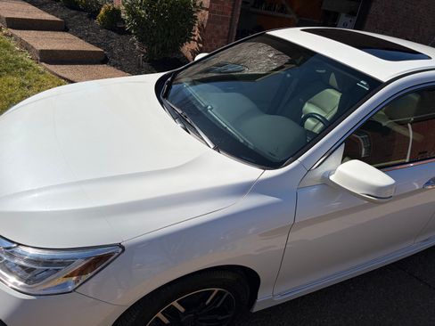 Used 2017 Honda Accord Touring image 6