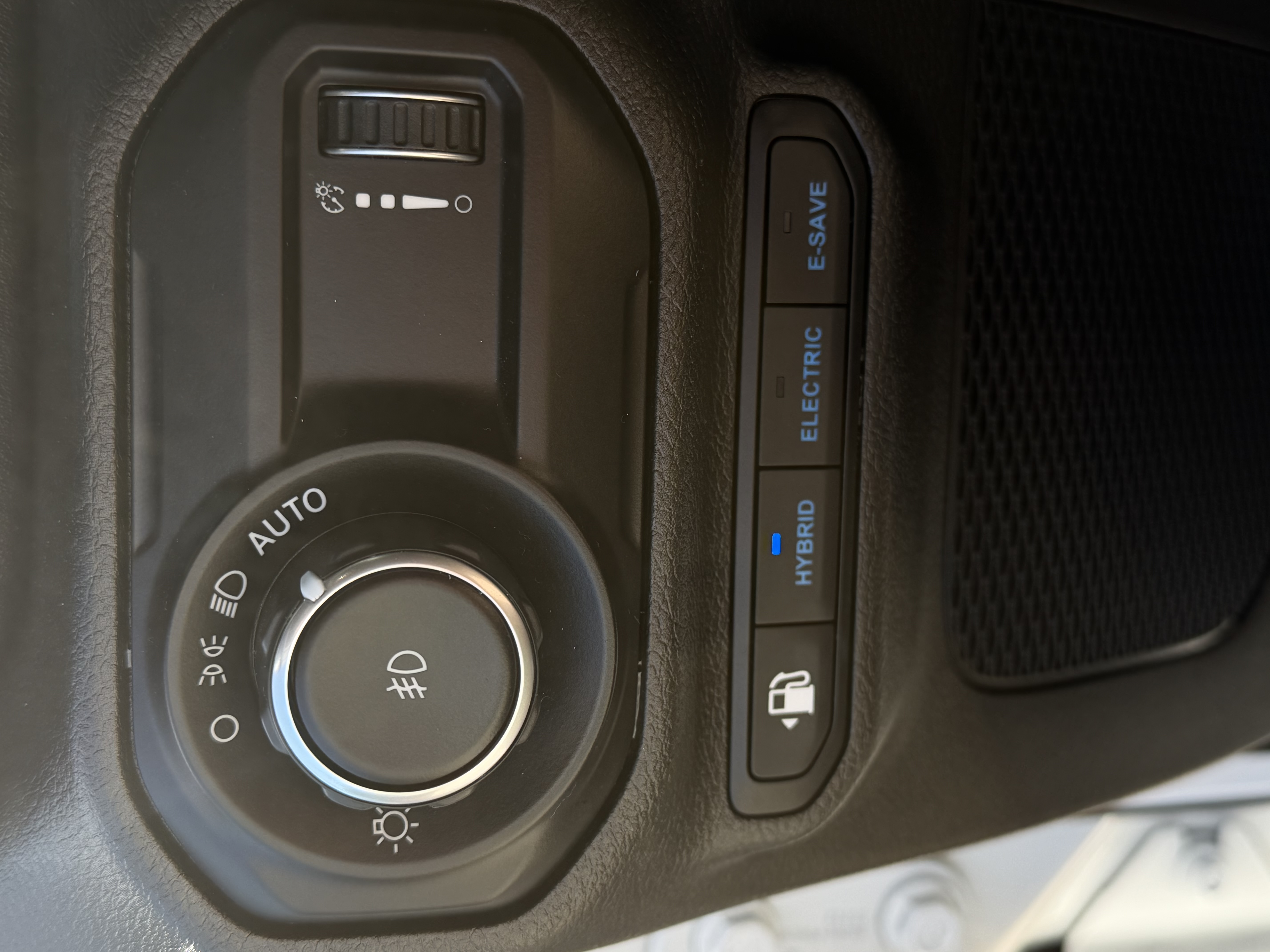 Used 2023 Jeep Wrangler Unlimited Sahara w/ Cold Weather Group AWD/4WD image 18