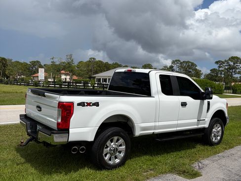 Used 2017 Ford F250 XL w/ STX Appearance Package AWD/4WD image 5