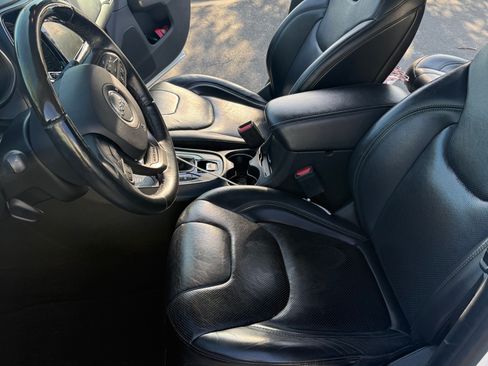 Used 2019 Jeep Cherokee Overland w/ Technology Group image 13