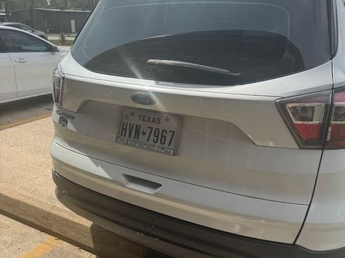 Used 2017 Ford Escape S image 8