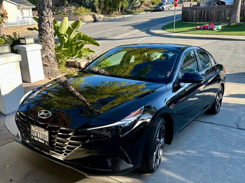 Used 2023 Hyundai Elantra Limited image 9