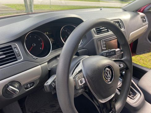 Used 2017 Volkswagen Jetta S image 14