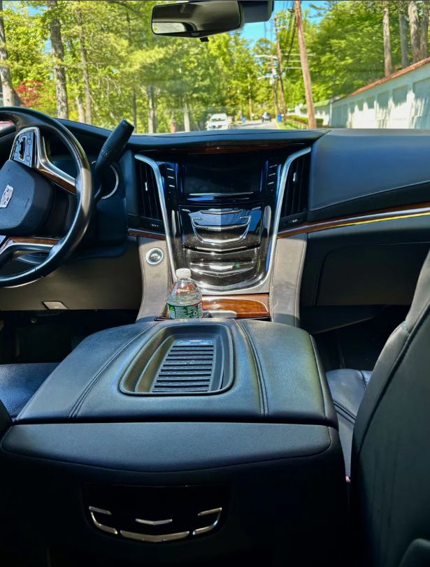 Used 2020 Cadillac Escalade Luxury AWD/4WD image 13