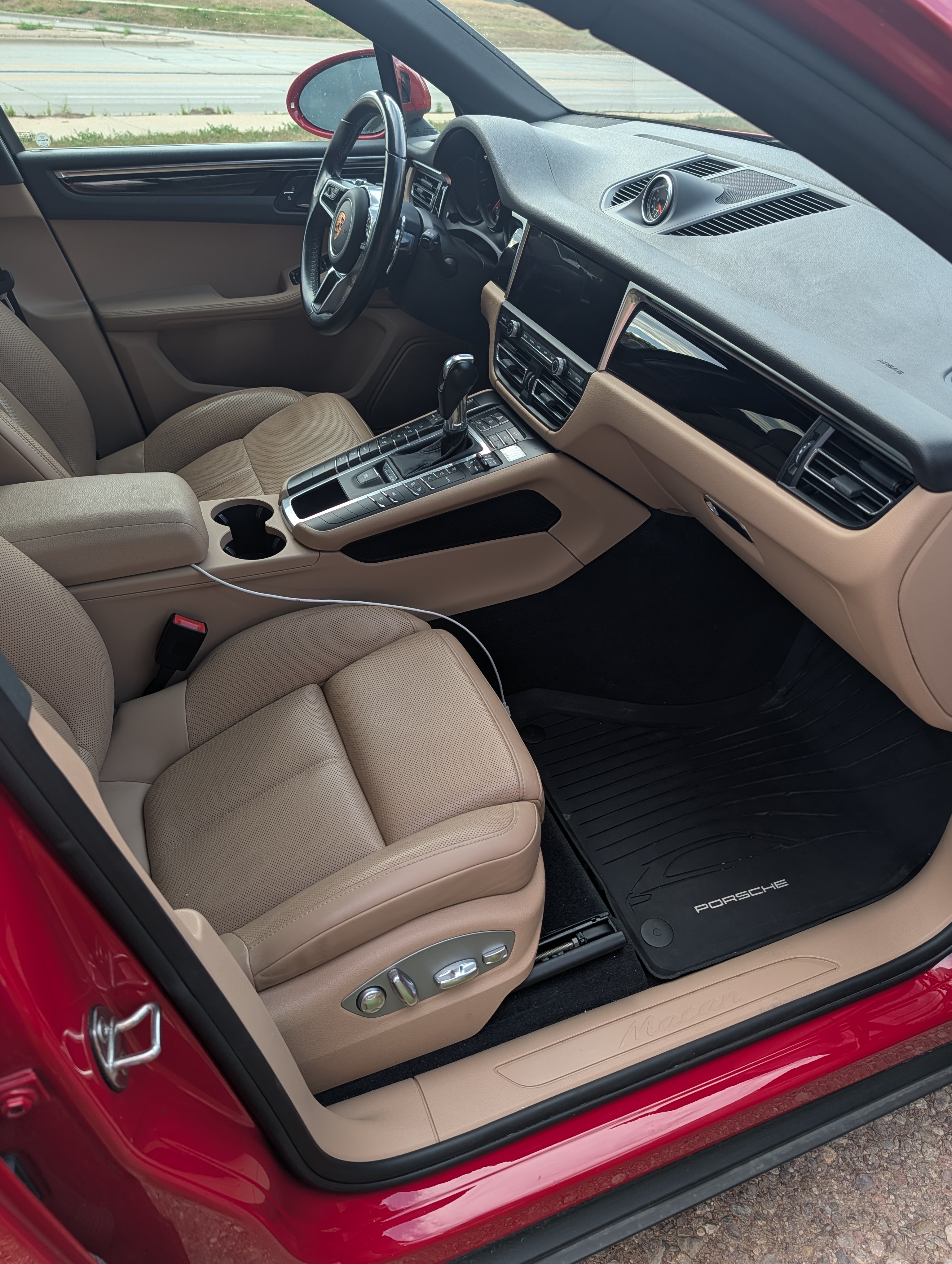 Used 2020 Porsche Macan AWD/4WD image 12