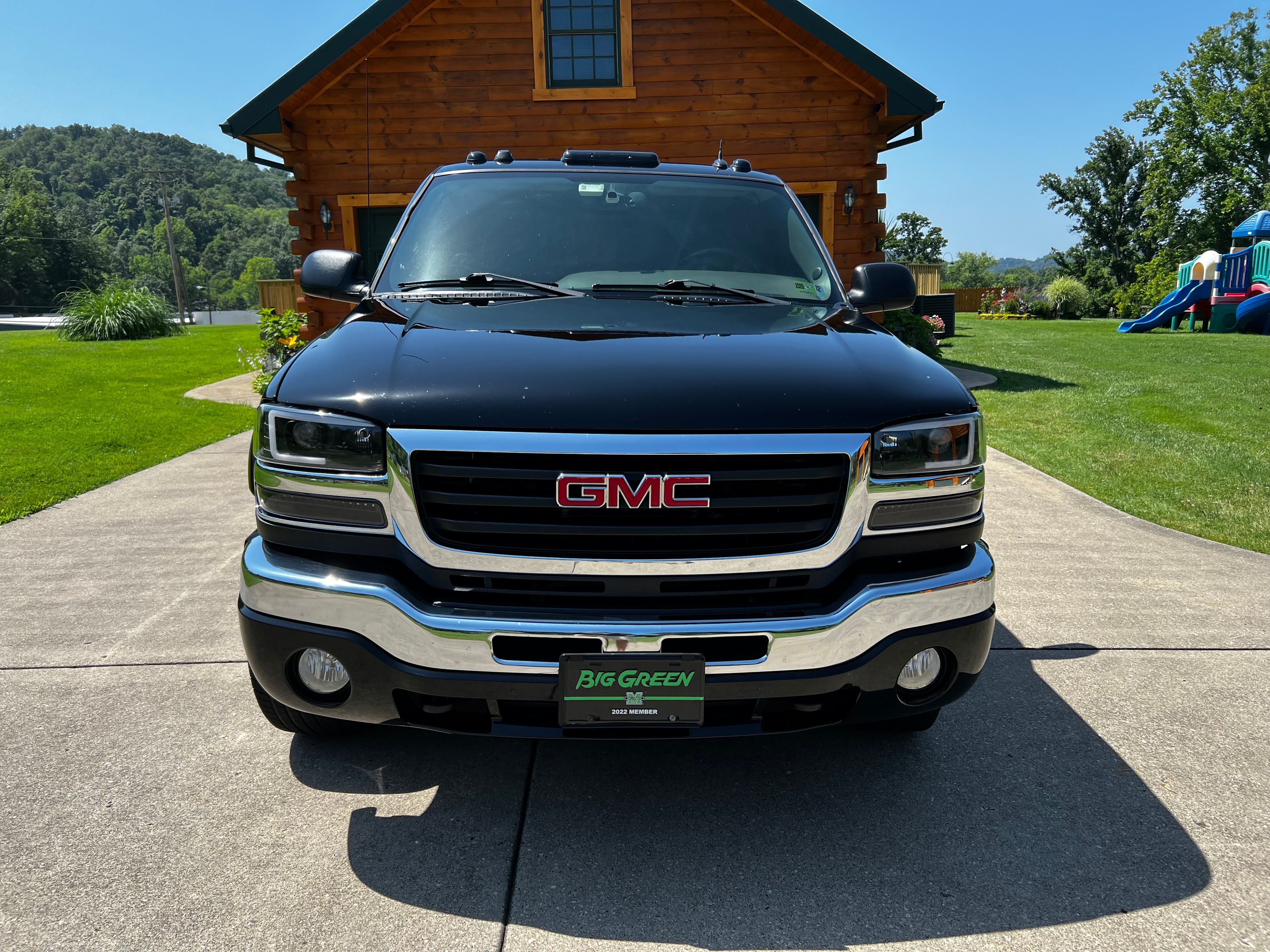 Used 2005 GMC Sierra 2500 SLT w/ Heavy-Duty Power Package AWD/4WD image 9