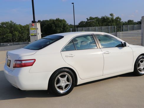 Used 2009 Toyota Camry LE FWD image 4