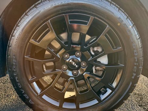 Used 2022 Kia Telluride SX w/ SX Prestige Package image 8