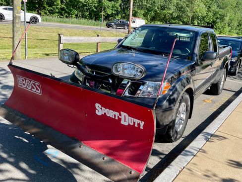 Used 2015 Nissan Frontier SV w/ SV Value Truck Package image 2