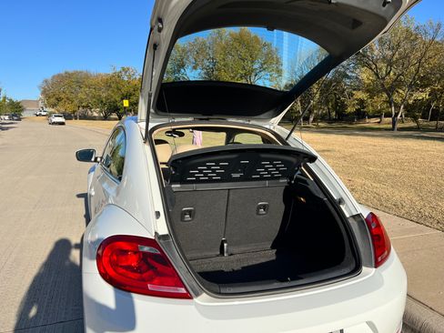 Used 2014 Volkswagen Beetle TDI image 14