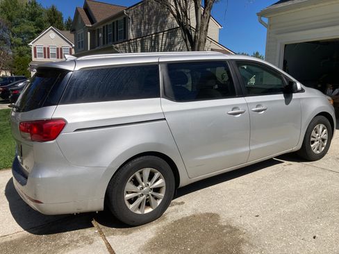 Used 2016 Kia Sedona LX w/ LX Convenience Package image 11