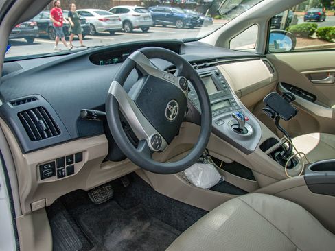 Used 2014 Toyota Prius Two image 13