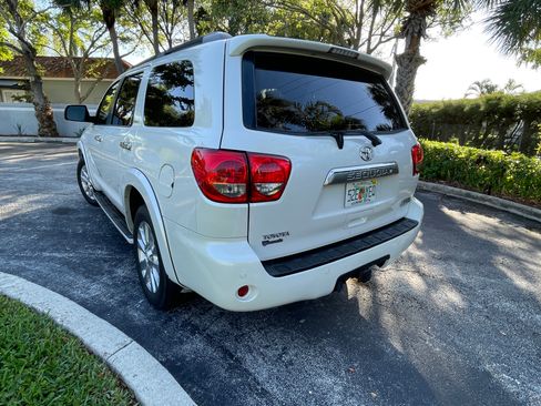 Used 2010 Toyota Sequoia Platinum image 5