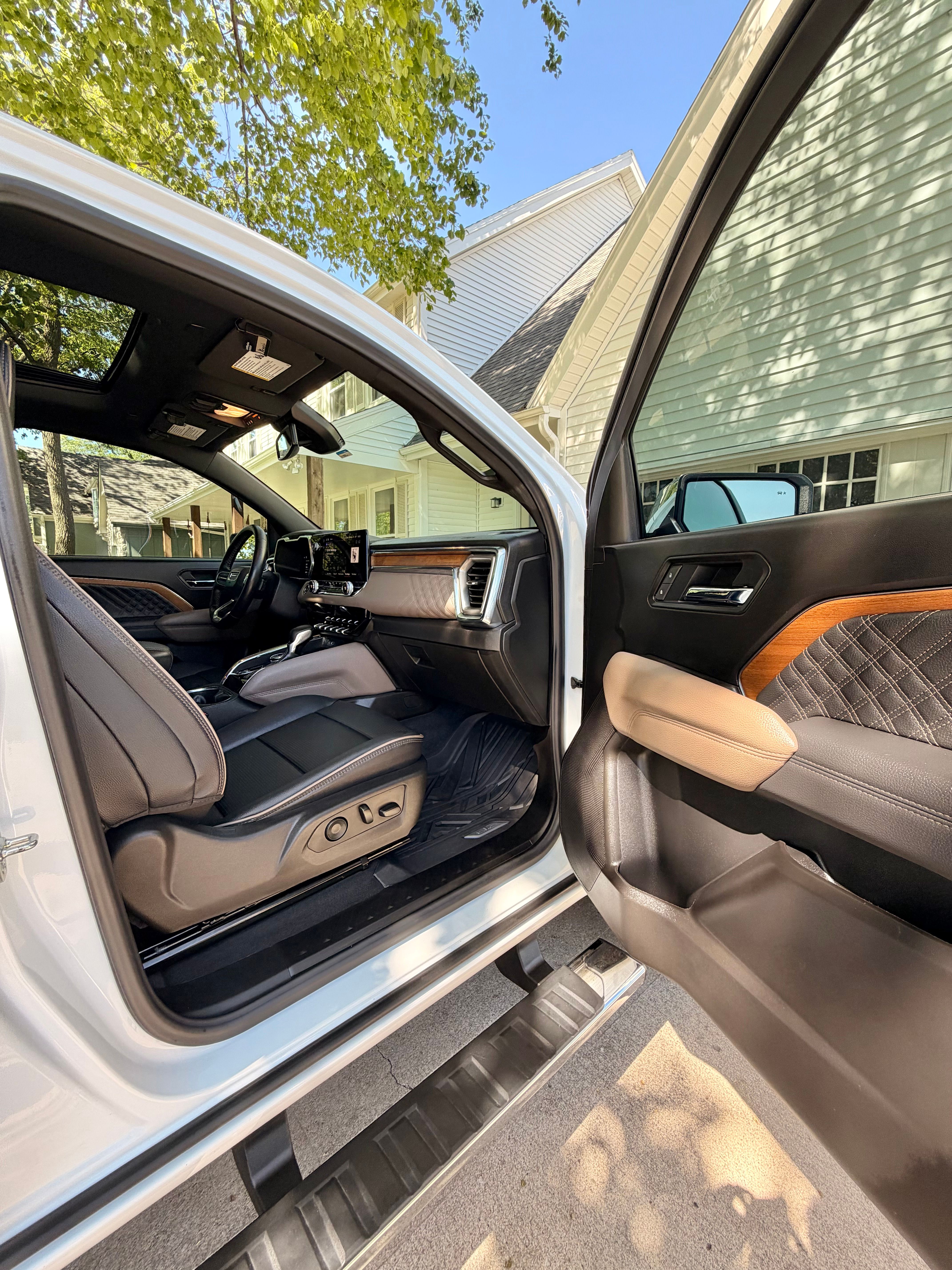 Used 2025 GMC Canyon Denali AWD/4WD image 19