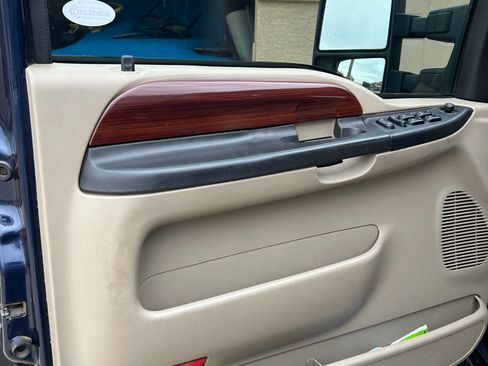 Used 2006 Ford F350 Lariat AWD/4WD image 9