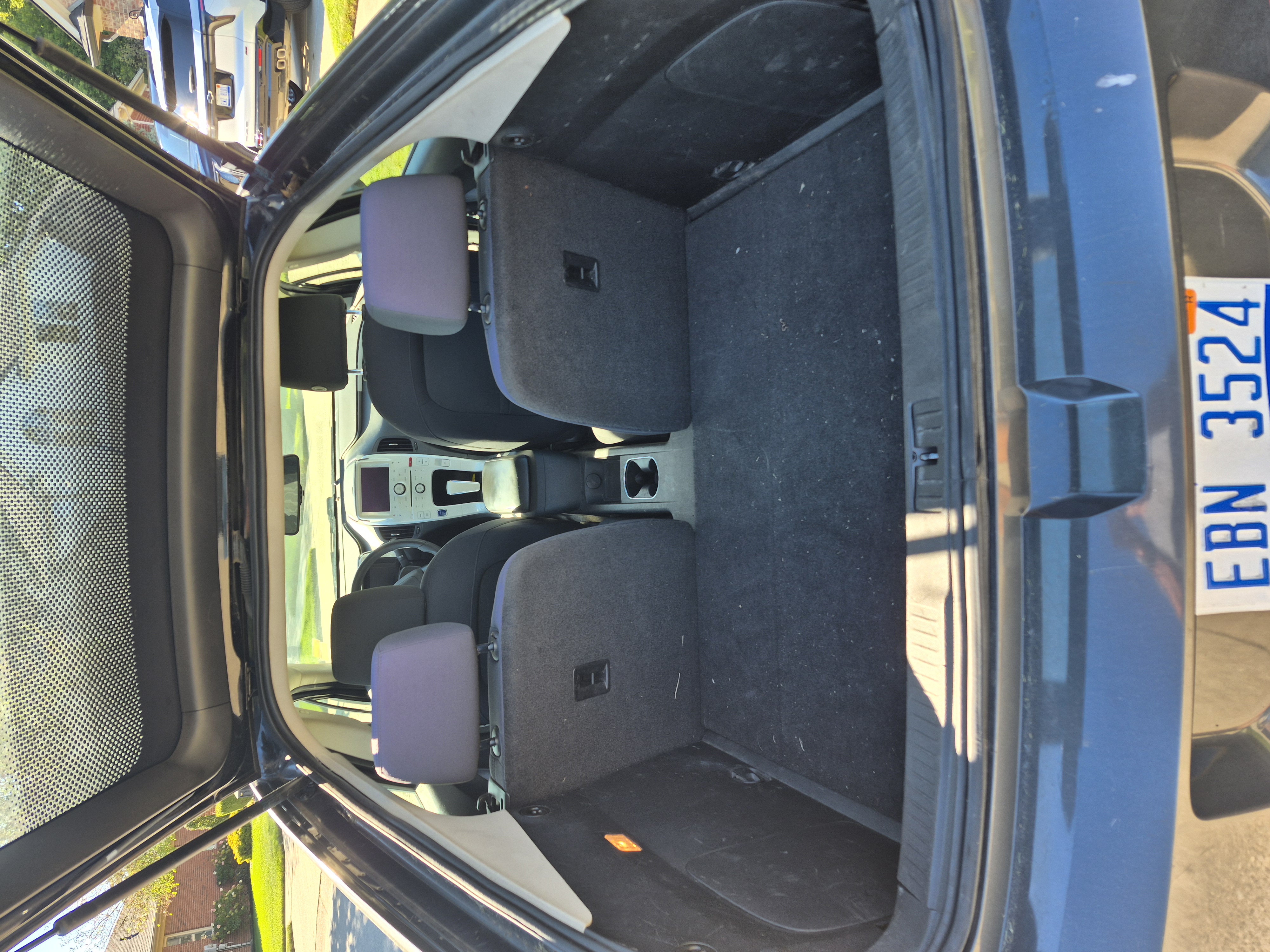 Used 2012 Chevrolet Volt FWD image 12