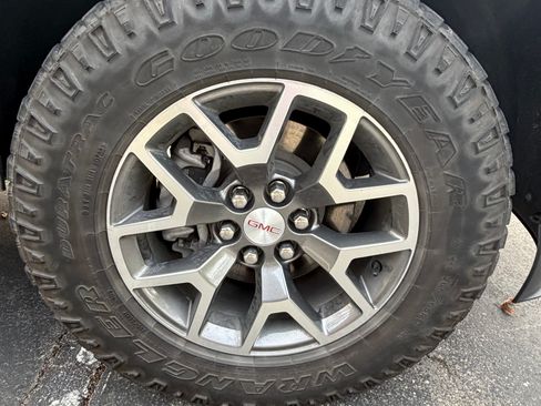 Used 2022 GMC Canyon AT4 w/ Trailering Package image 17