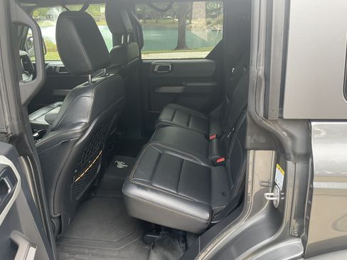 Used 2022 Ford Bronco Badlands w/ Sasquatch Package image 16